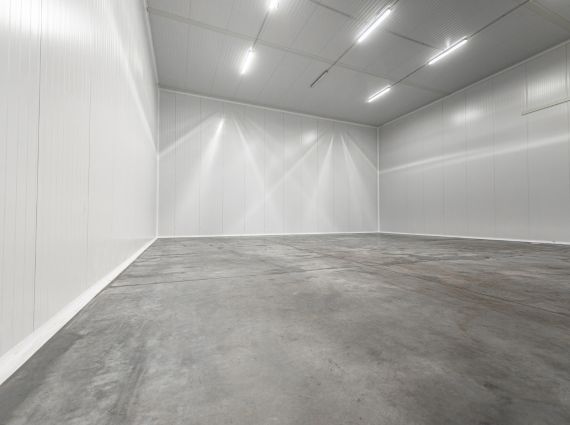 Has a Large Cold Room Storage Capacity